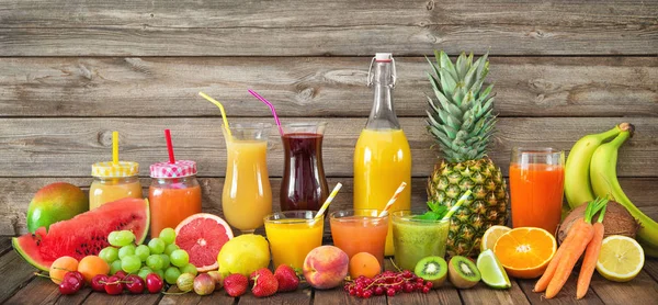 Olika frukter och grönsaker juicer — Stockfoto