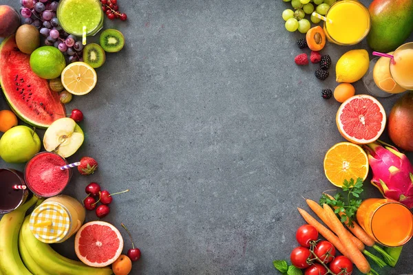 Verschiedene Obst- und Gemüsesäfte — Stockfoto