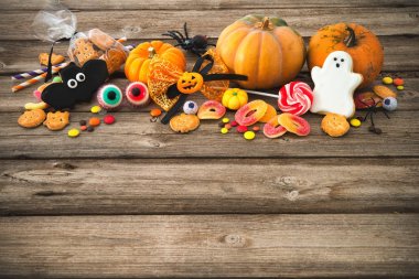 Cadılar Bayramı için tatlılar. Hediye ver yoksa karışmam