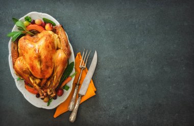 Şükran günü ya da Noel için kavrulmuş hindi