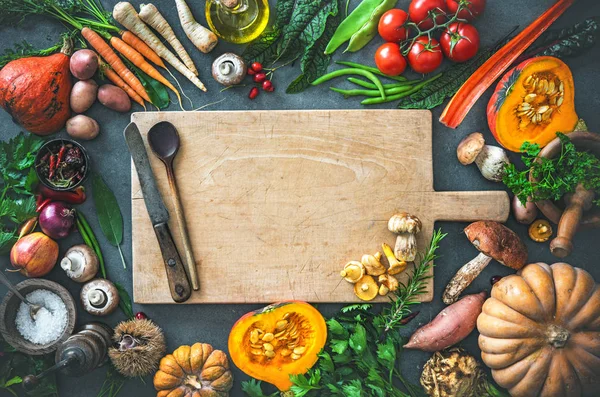 Ingredienti tradizionali di verdure autunnali per gustosi piatti del Ringraziamento o di Natale — Foto Stock