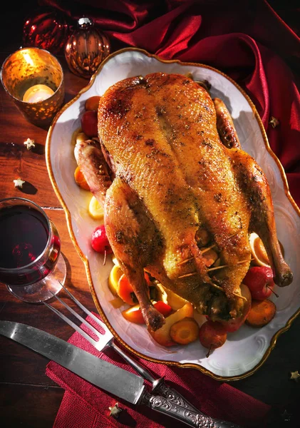 Roast Christmas duck with apples — Stock Photo, Image