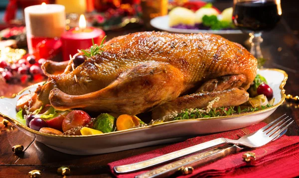 Roast Christmas duck with apples — Stock Photo, Image