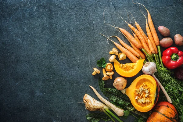 Podzimní zelenina ingredience pro chutné Thanksgining nebo vánoční — Stock fotografie