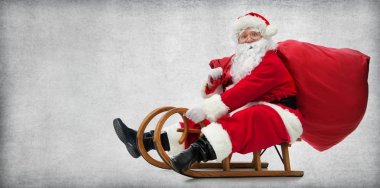 Noel Baba onun kızak üzerinde