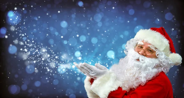 Santa Claus con luz mágica en sus manos — Foto de Stock