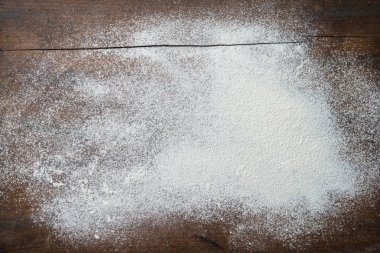 Ahşap masa üzerinde un ile kabartma arka plan