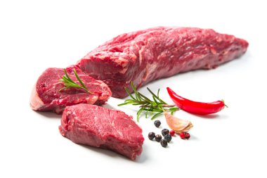 Tüm parça bonfile biftek ve baharat pişirmek hazır
