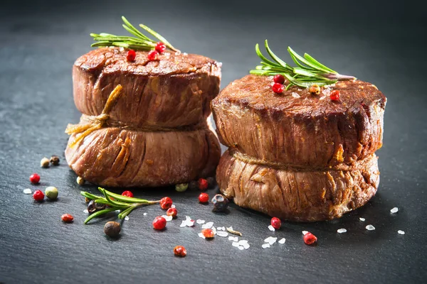 Grilovaný hovězí filet mignon steaky — Stock fotografie