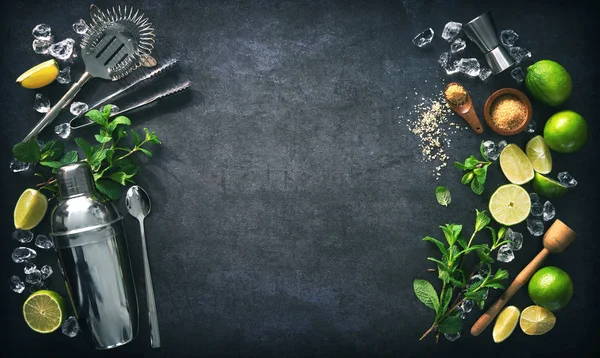 Mojito cocktail making — Stock Photo, Image