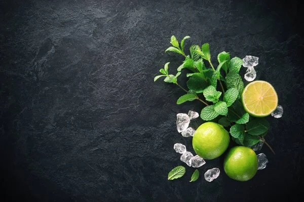 Mojito koktejl tvorba — Stock fotografie