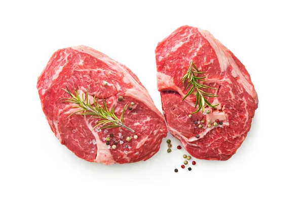 Steaks frais crus aux yeux de côtes isolés sur fond blanc — Photo