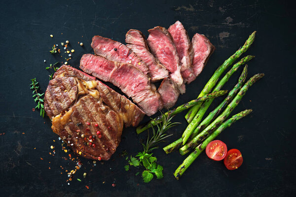 Roasted rib eye steak with green asparagus 