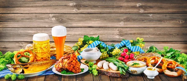 Bier Zoutjes Verschillende Beierse Specialiteiten Oktoberfest Achtergrond — Stockfoto