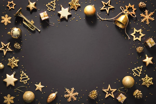 Karácsonyi arany dekoráció sötét háttér — Stock Fotó