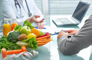 Nutritionist is consulting the patient about healthy diet with v