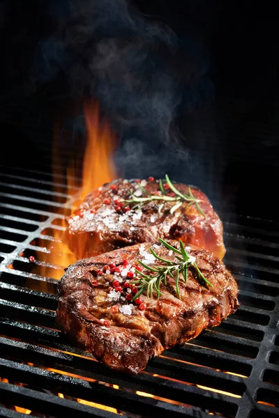 Beef Steaks Grill Flames — Stock Photo, Image