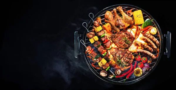 Top View Assorted Delicious Grilled Meat Vegetables Barbecue Grill Smoke — Stock Photo, Image