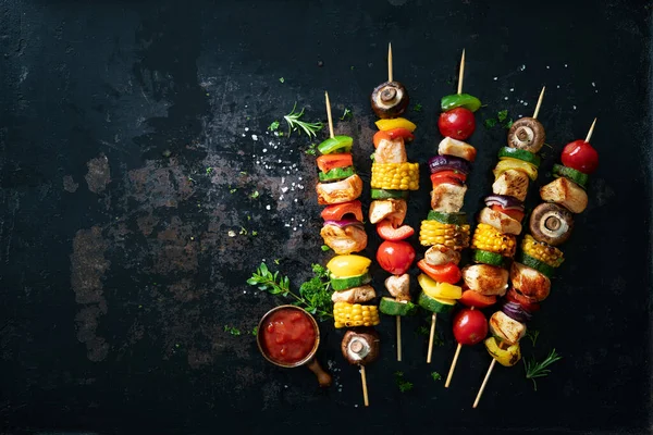 Chicken Kebabs Skewers Mushrooms Vegetables Dark Background — Stock Photo, Image