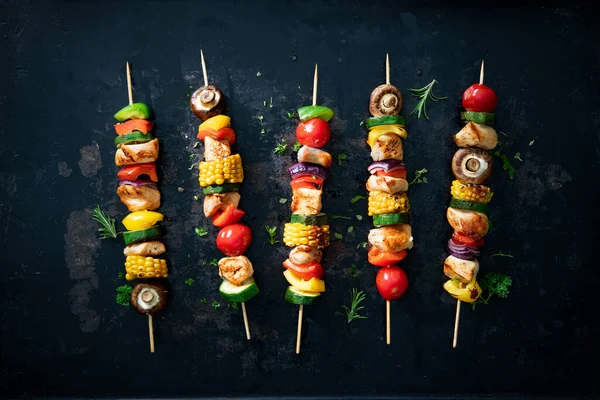 Chicken Kebabs Skewers Mushrooms Vegetables Dark Background — Stock Photo, Image