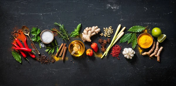 Kleurrijke Verschillende Kruiden Specerijen Voor Het Koken Donkere Achtergrond — Stockfoto