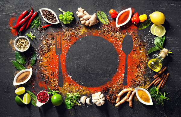 Цветной фон из различных трав и специй в мисках для приготовления пищи с копией пространства для текста
