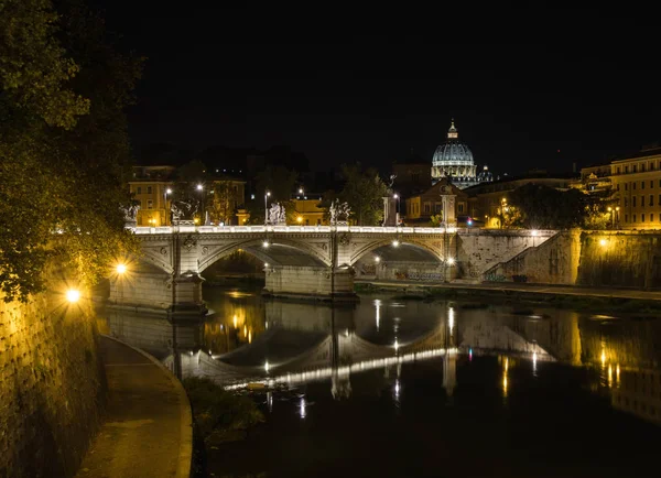 Vatikán a Tevere pohled, Řím, Itálie — Stock fotografie