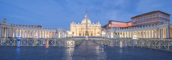 Piazza San Pietro, Vatikán, Řím, Itálie — Stock fotografie