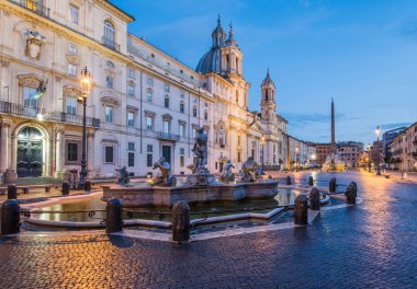 Piazza Navona gece, Roma, İtalya