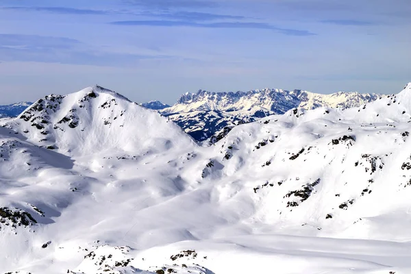 Osztrák Alpokban télen. Zillertal Arena hegyvidéki táj Tirol, Európa teteje — Stock Fotó