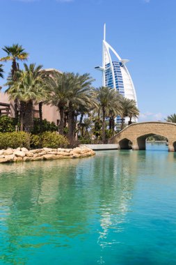 Dubai, Uae-9 Mart 2019: Dubai ve Burj al Arap lüks plajlarını 9 Mart 2019 'da Dubai, Uae' de görmek.