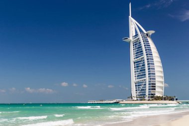 Dubai, Uae-9 Mart 2019: Dubai ve Burj al Arap 'ın lüks plajlarının 9 Mart 2019' da Dubai, Uae 'de görülmesi.