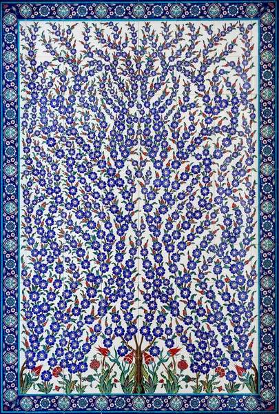 Abu Dhabi, Uae - 11 Mart 2019: Şeyh Zayed Camii içinde sanat rengi mozaiği. Abu Dabi, Birleşik Arap Emirlikleri.