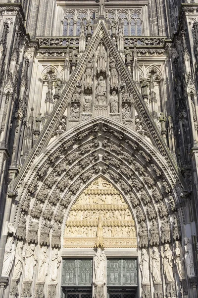 2018年4月7日ドイツ・ケルン大聖堂正門ポータル. — ストック写真