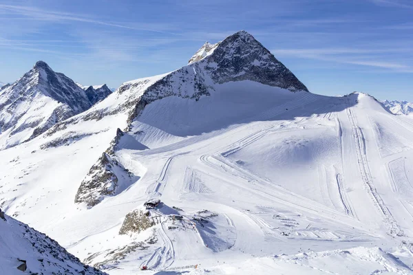 Osztrák Alpokban télen. Hintertux hegyvidéki táj Tirol, Európa tetején — Stock Fotó
