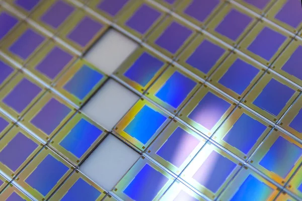 Wafer Silício Com Microchips Fixados Suporte Com Uma Estrutura Aço — Fotografia de Stock