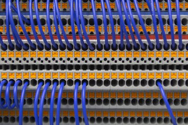 Kontrol Terminali. Kablo ve terminal kutulu kontrol paneli, yer terminali, kişisel dünya terminali