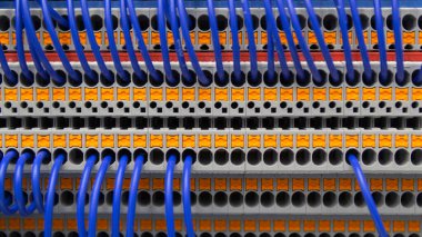 Terminal bloğu. Endüstriyel güç kutusu, kapatın..