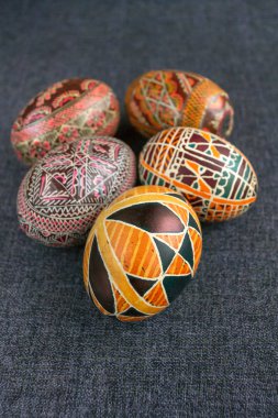 Paskalya yumurtaları ile süsleme 