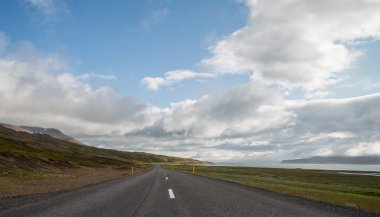 İzlanda üzerinde ikonik çevre yolu