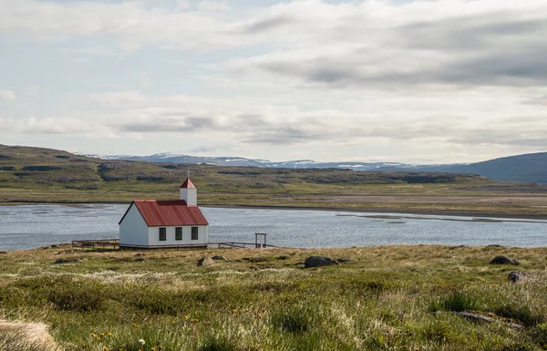 Schilderachtig groen landschap in IJsland — Stockfoto