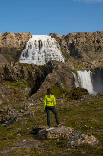 Krásný vodopád Dynjandi v westerfn fjordy Islandu — Stock fotografie