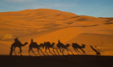 Merzouga Fas yakınındaki doğal çöl