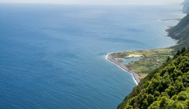 Doğal yeşil Azorean manzara