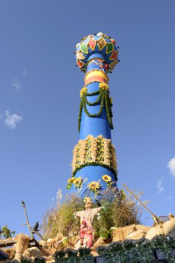 Oktoberfest, Stuttgart, dekore edilmiş kule