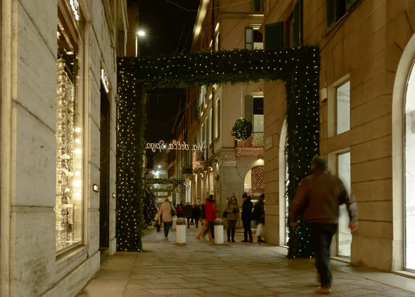 Christmas lights at via della Spiga intersection with S. Andrea — Stock Photo, Image