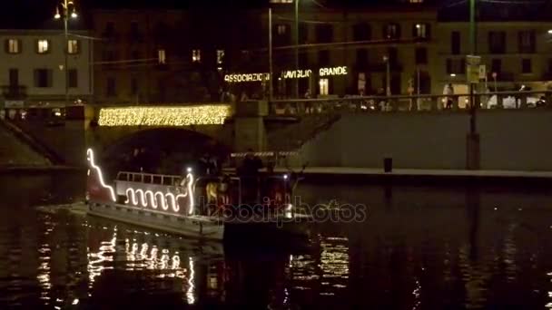 Santa kızak tekne Darsena su, Milan, İtalya — Stok video
