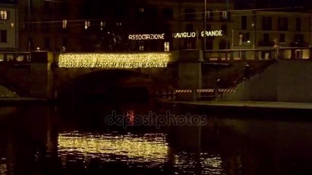 Trolley cars encounter on Darsena bridge, Milan, Italy — Stock Video