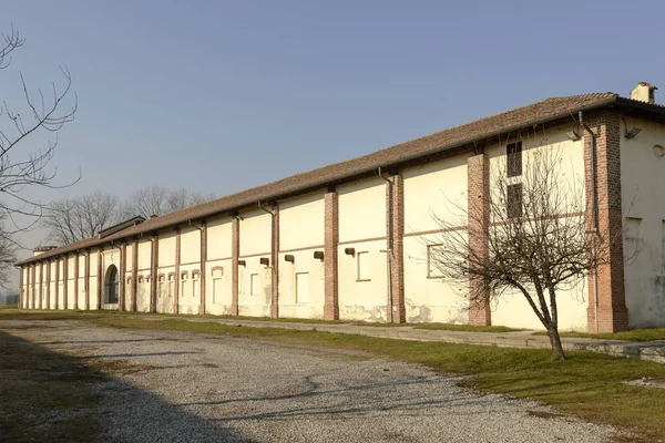 Muro exterior de edificios rurales en la abadía de Mirasole, Milán, Italia — Foto de Stock