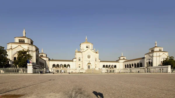 Monumental cmentarz square, Milan — Zdjęcie stockowe